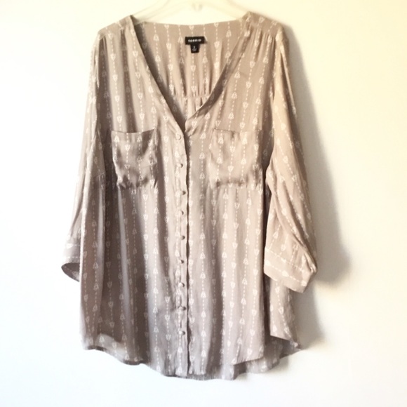 Torrid Harper Arrow Textured  Button Down Blouse 2 - Picture 5 of 10